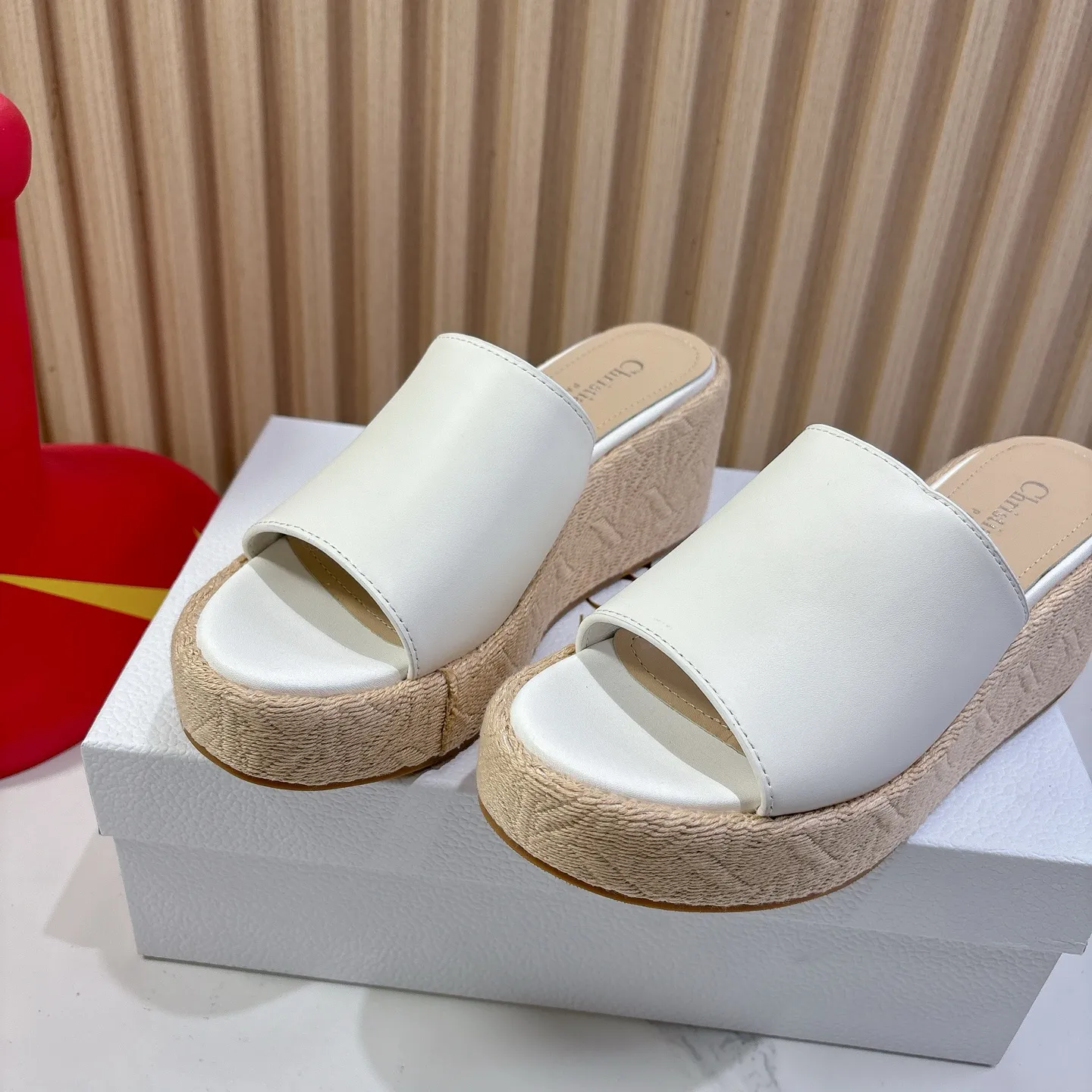 👟👟Ex-factory price 500👟👟 Dior 2025 new spring and summer Attitude women's shoes with color block cross straps wedges CD letter logo hardware buckle thick-soled round toe open-toe sandals Material: imported calfskin upper + water-dyed sheepskin foot lining + original combination outsole Bottom thickness: 6CM Size: 35-41 (40.41 custom-made non-refundable and non-exchangeable)